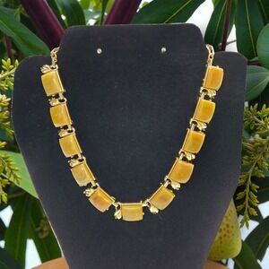 Coro Vintage 1950s Gold Tone‎ Yellow Amber Square Lucite Leaf Accent Necklace